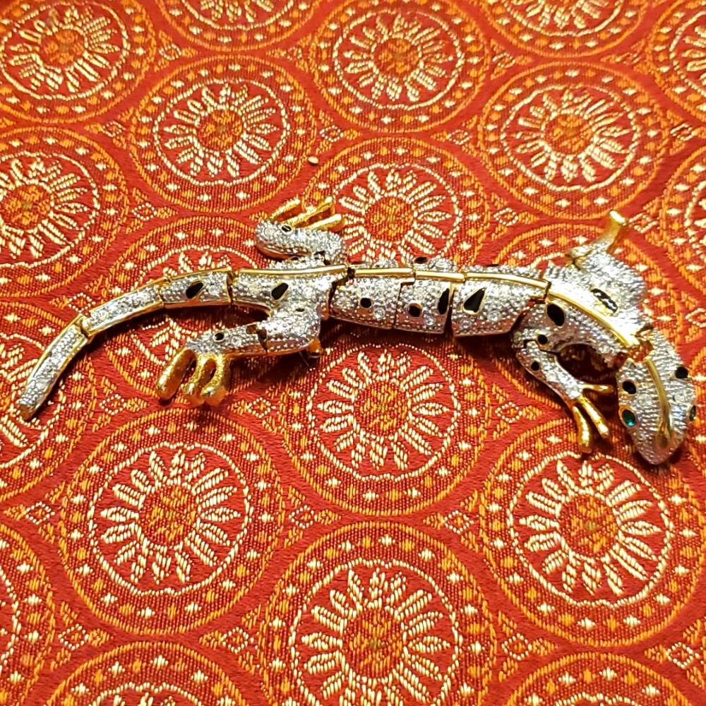 Rhinestone lizard pin